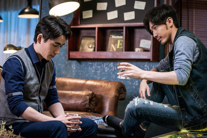 Zhao Yunlan raising a toast to Shen Wei in the flat.