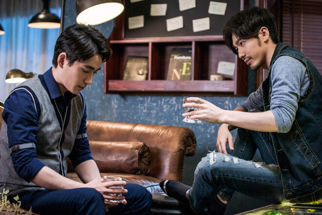 Zhao Yunlan raising a toast to Shen Wei in the flat.